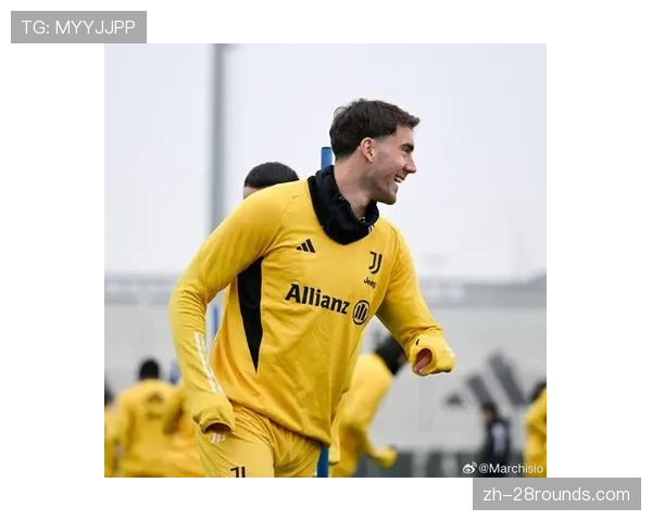 特写:弗拉霍维奇罚入点球后指向天空,纪念逝世恩师 特写:弗拉霍维奇罚入点球后指向天空,纪念逝世恩师